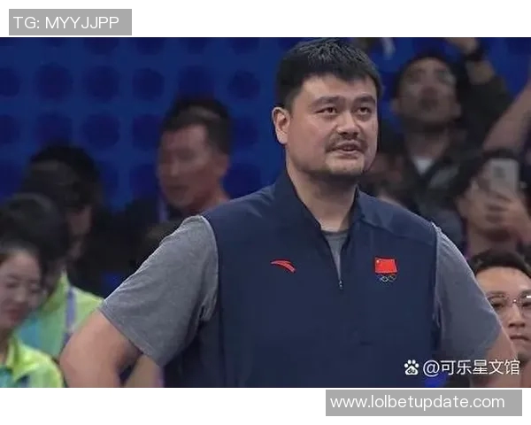 姚明在关键时刻展现绝佳技巧成功绝杀对手赢得比赛荣耀