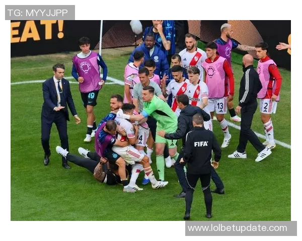 世界杯激战国米逆转波尔图红牌争议引发全场热议与数据分析