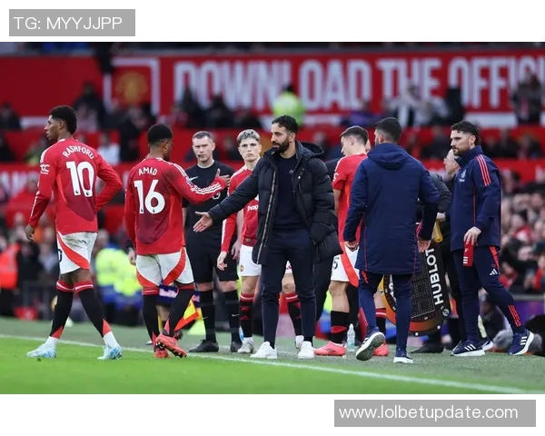 英超焦点战曼联逆转曼城红牌争议引发热议与转会传闻涌现 英超焦点战曼联逆转曼城红牌争议引发热议与转会传闻涌现